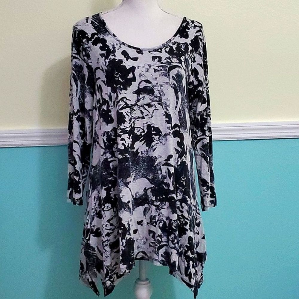 Cable & Gauge Black Abstract Floral Long Sleeve Flowy Sharkbite Knit Tunic Top L